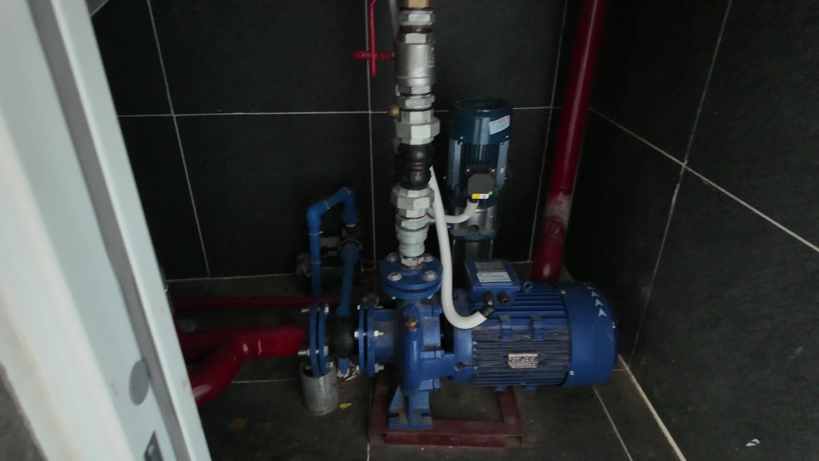 Máy bơm phòng cháy chữa cháy trong buồng bơm riêng